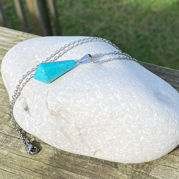 Turquoise Howlite Natural Gemstone hexagon pendulum necklace - Picture 7 of 7